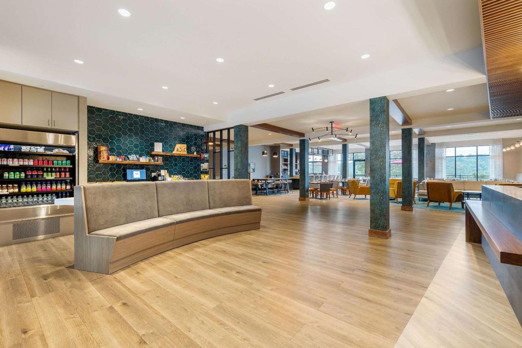 Cambria Hotel Lake Placid - Lakeside Resort Екстер'єр фото