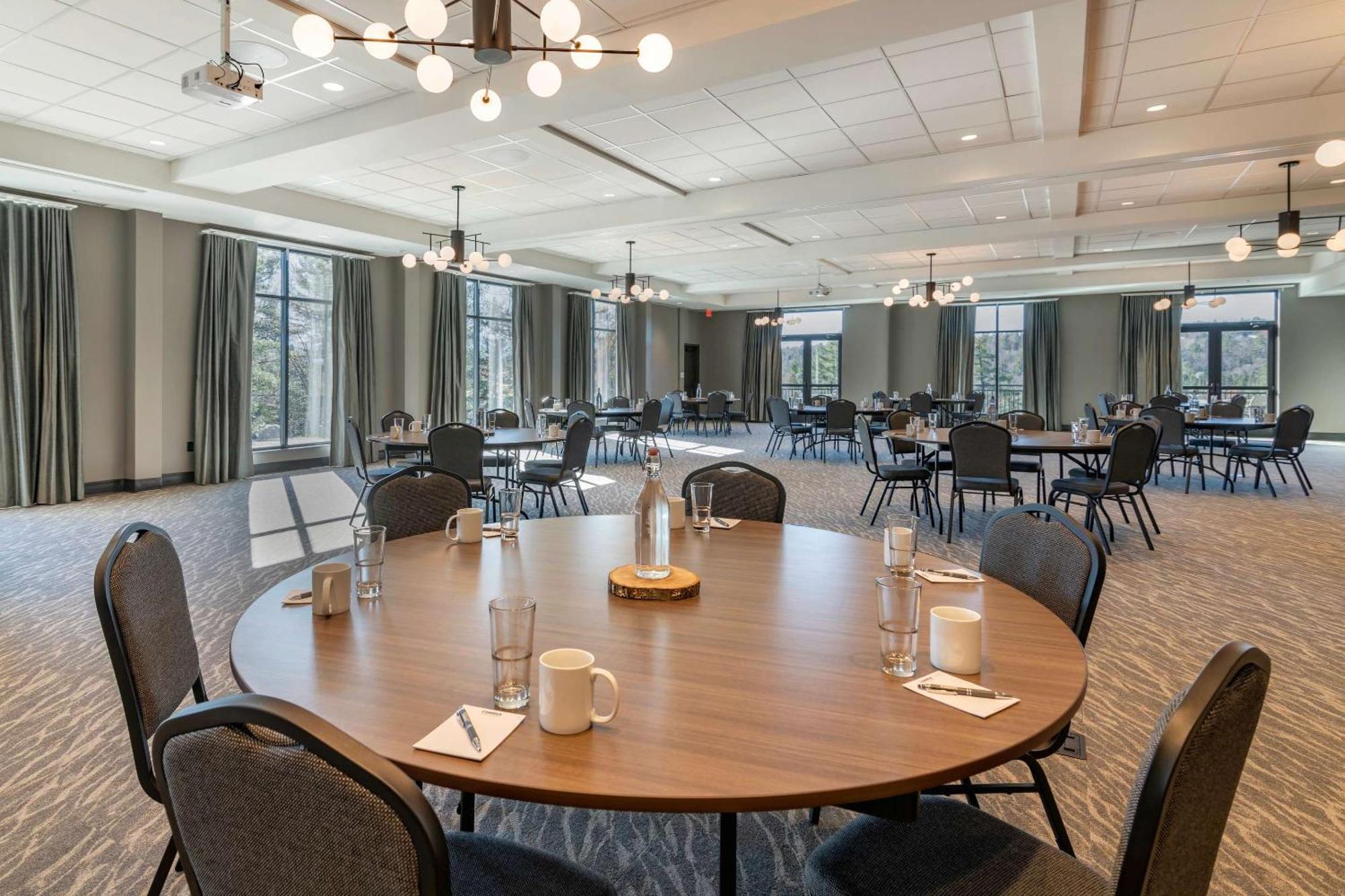 Cambria Hotel Lake Placid - Lakeside Resort Екстер'єр фото