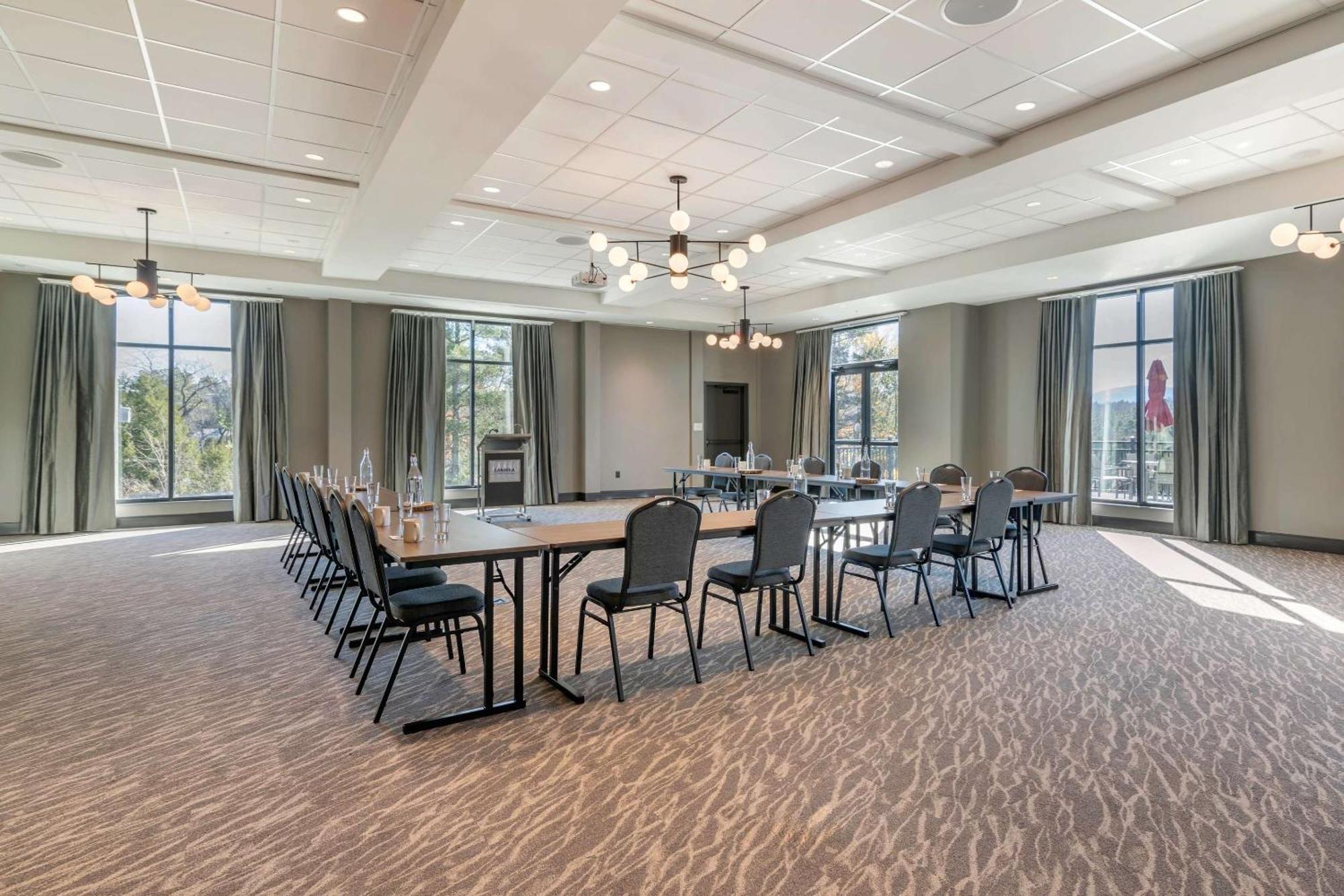Cambria Hotel Lake Placid - Lakeside Resort Екстер'єр фото