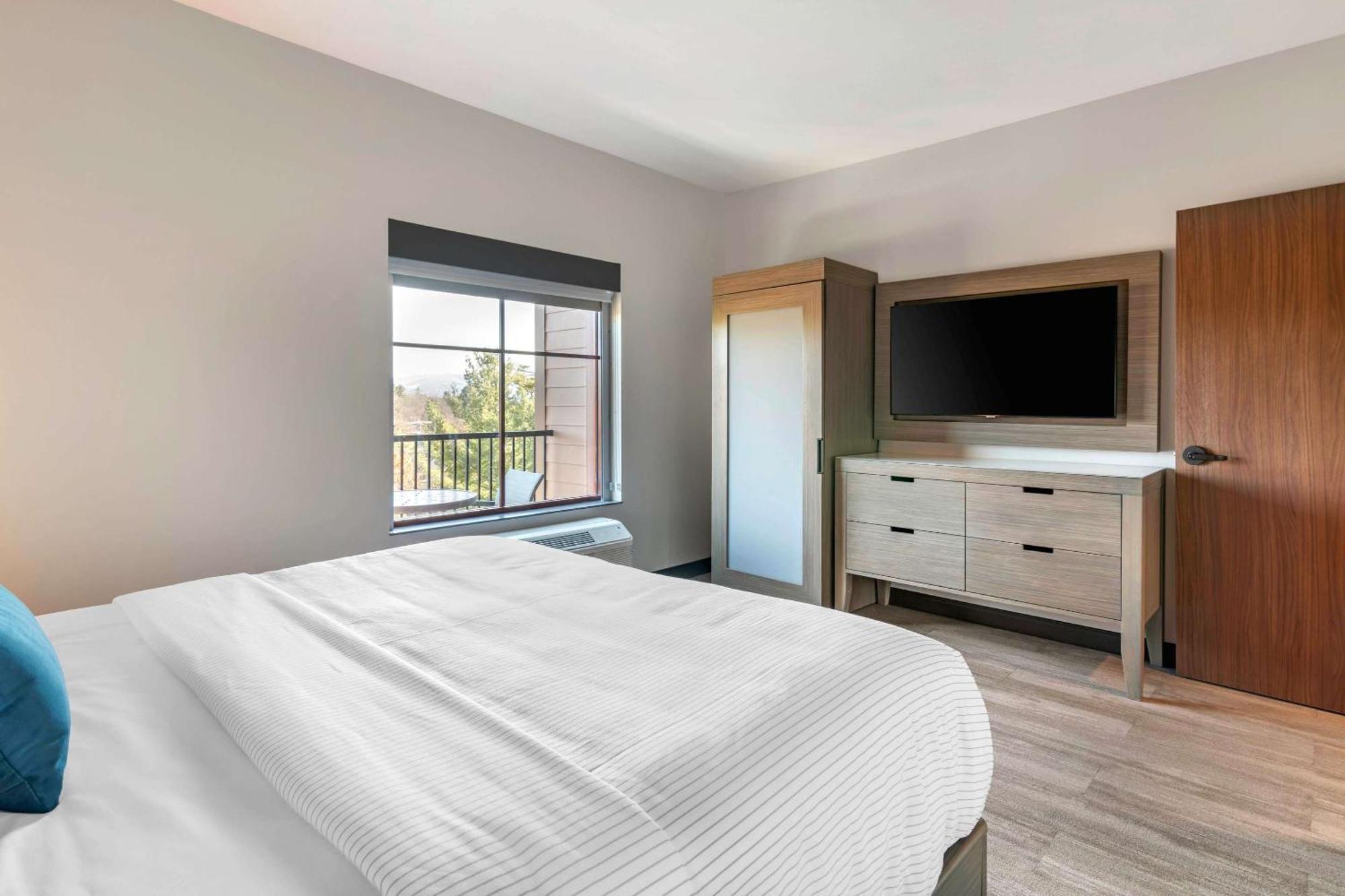 Cambria Hotel Lake Placid - Lakeside Resort Екстер'єр фото