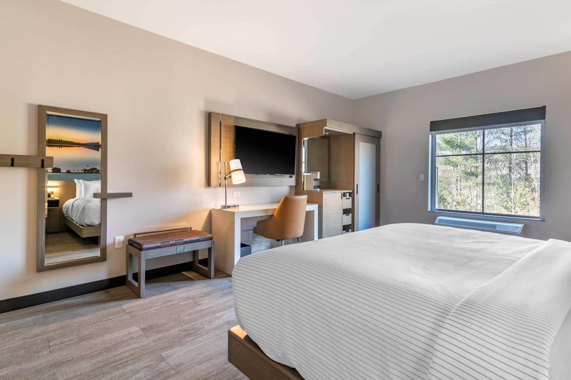 Cambria Hotel Lake Placid - Lakeside Resort Екстер'єр фото