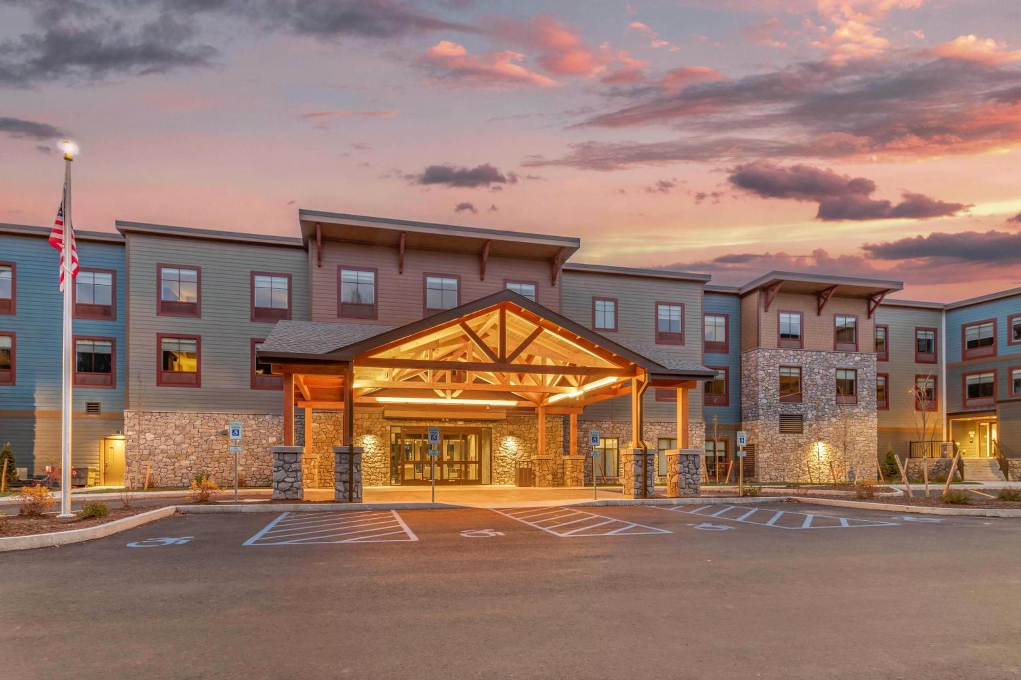 Cambria Hotel Lake Placid - Lakeside Resort Екстер'єр фото